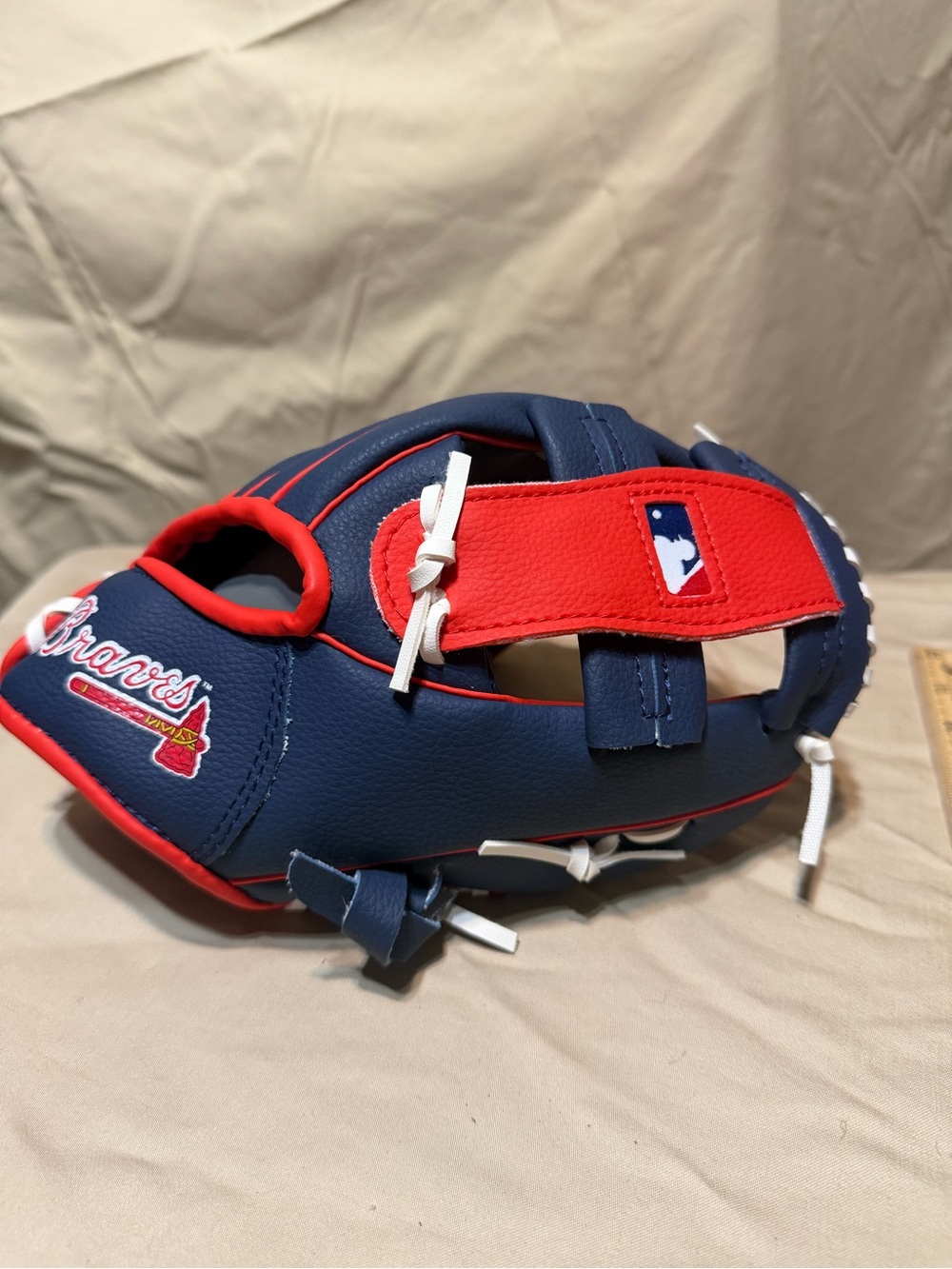 Atlanta Braves Youth Baseball Glove in Navy and Red